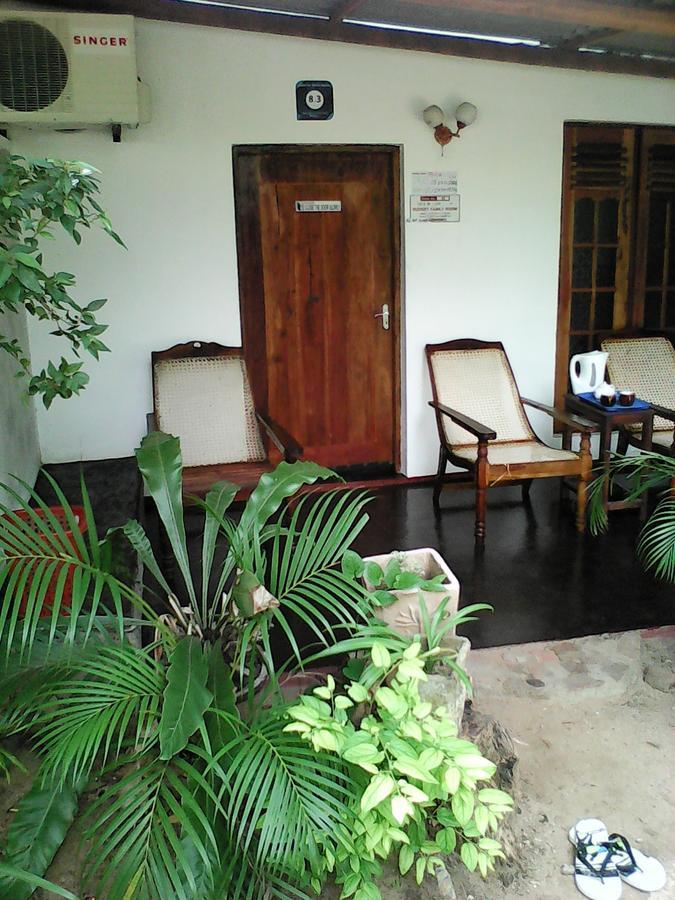 Lotus Inn Tourist Resort Дамбула Екстериор снимка