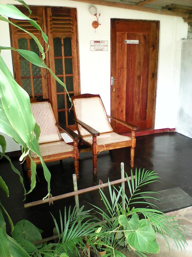 Lotus Inn Tourist Resort Дамбула Екстериор снимка