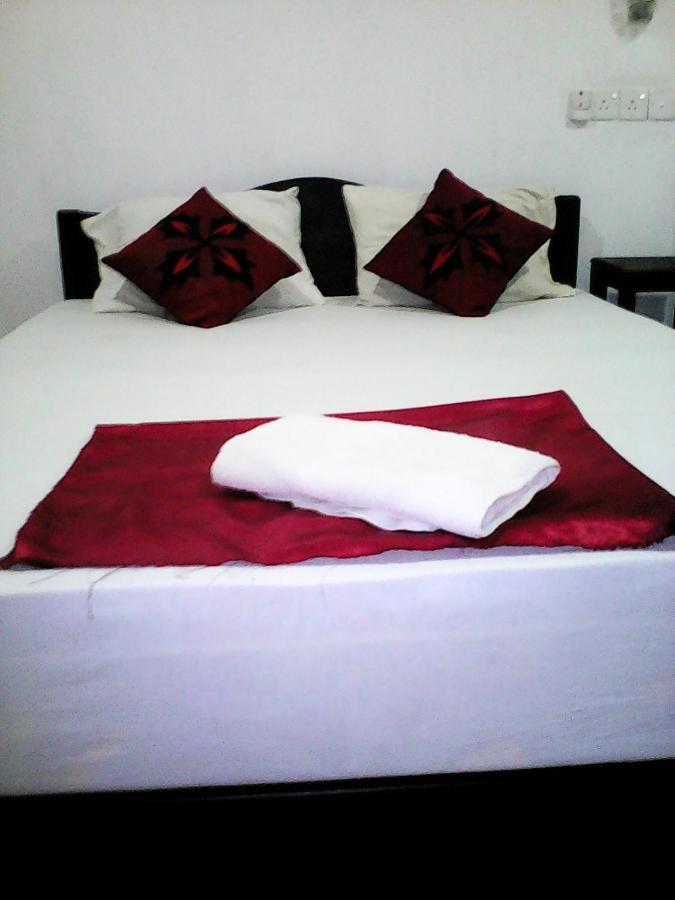 Lotus Inn Tourist Resort Дамбула Екстериор снимка