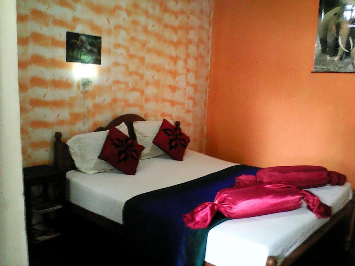 Lotus Inn Tourist Resort Дамбула Екстериор снимка